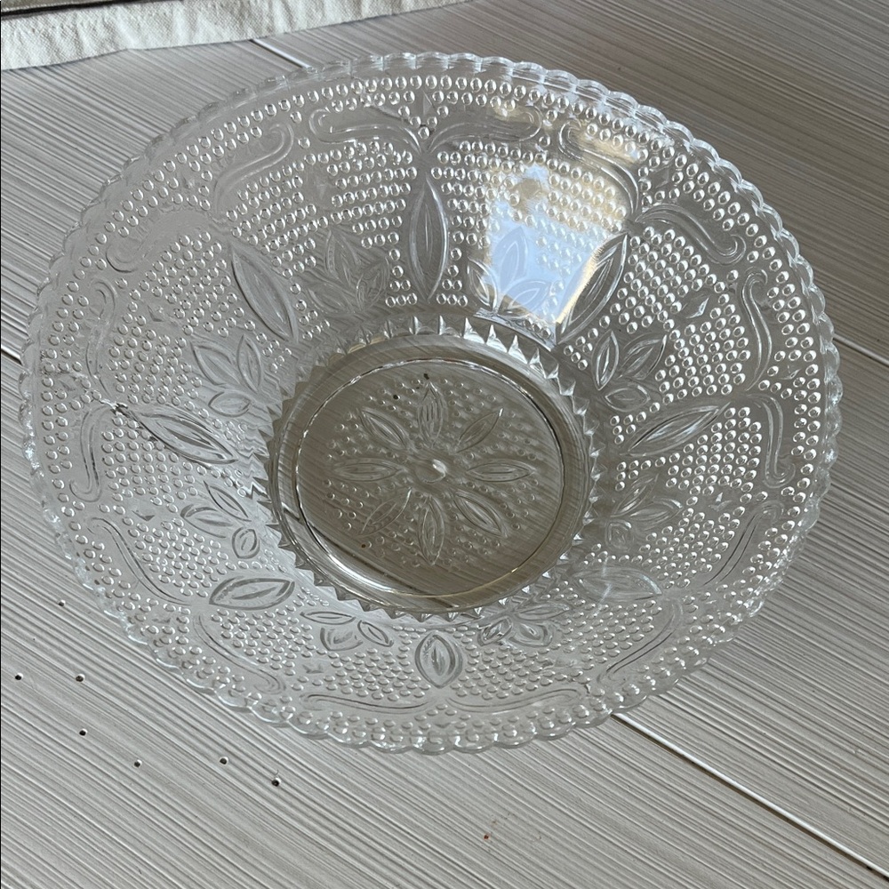 Medium Federal Glass Hertiage Elegant Glass Serving Bowl with scalloped edge